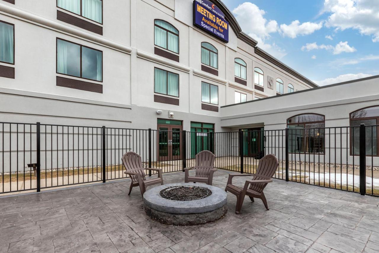 Comfort Inn & Suites Grand Blanc-Flint Екстер'єр фото