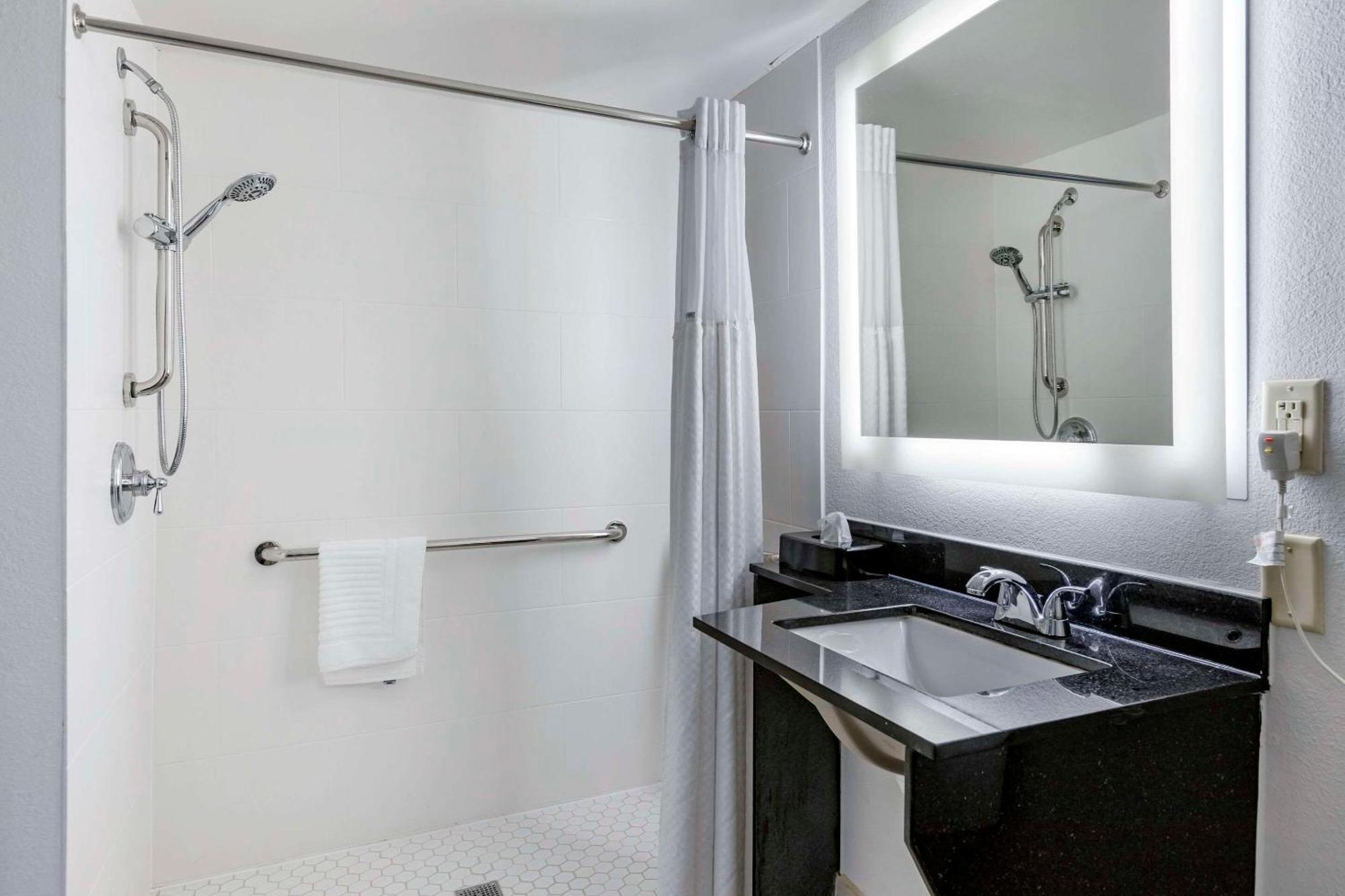 Comfort Inn & Suites Grand Blanc-Flint Екстер'єр фото